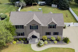 2053 Joni Ln, Stevensville, MI 49127 - Photo 2