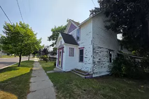 244 Washington St, Manistee, MI 49660 - Photo 24