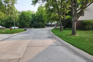 29757 Farmbrook Villa Ln, Southfield, MI 48034 - Photo 8