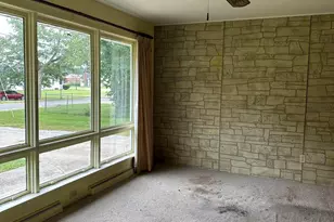 1060 Indiana Ave, Benton Harbor, MI 49022 - Photo 6