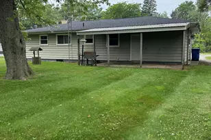 1060 Indiana Ave, Benton Harbor, MI 49022 - Photo 4