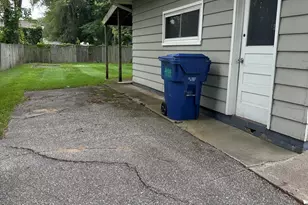 1060 Indiana Ave, Benton Harbor, MI 49022 - Photo 2