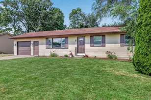338 N Jefferson St, Zeeland, MI 49464 - Photo 2