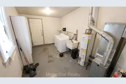 353 W Brockton Avenue, Madison Heights, MI 48071 - Photo 8