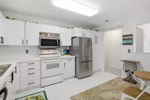 30414 Orchard Lake Rd, Farmington, MI 48334 - Photo 10