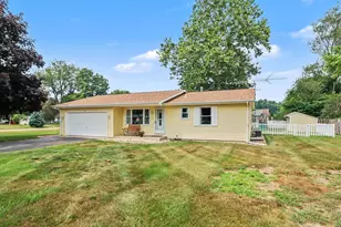 56848 Bow Dr, Three Rivers, MI 49093 - Photo 2