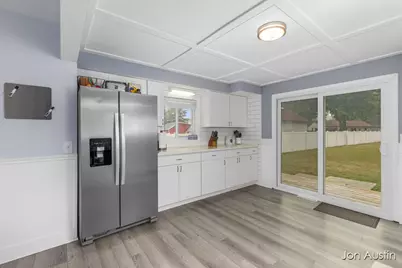 3846 Byron Center Avenue SW, Wyoming, MI 49519 - Photo 12