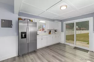3846 Byron Center Ave SW, Wyoming, MI 49519 - Photo 12