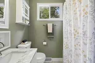 1040 Kirk Dr SE, Grand Rapids, MI 49546 - Photo 14