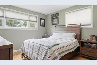 1040 Kirk Drive SE, Grand Rapids, MI 49546 - Photo 12