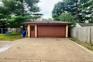426 Eloise Dr, Benton Harbor, MI 49022 - Photo 6