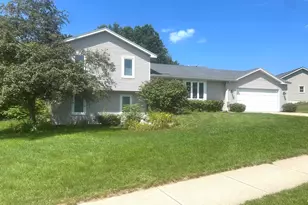 1421 Hollow Ridge Dr NE, Rockford, MI 49341 - Photo 2