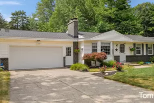 7105 Southwood Dr, Jenison, MI 49428 - Photo 1