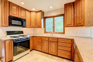 8691 Summit Ct, Zeeland, MI 49464 - Photo 4