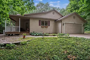 3334 Clearview Ln, Saugatuck, MI 49453 - Photo 2