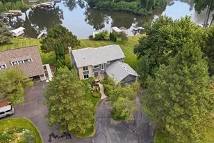 3926 Lakes Edge Dr, Commerce Township, MI 48382 - Photo 4