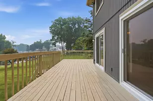 3926 Lakes Edge Dr, Commerce Township, MI 48382 - Photo 8
