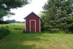 1311 E Montgomery Rd, Hillsdale, MI 49242 - Photo 8