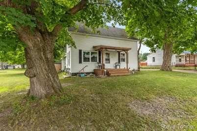 117 W Pine Street, Edmore, MI 48829 - Photo 2