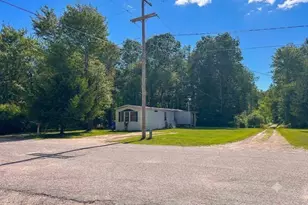 409 Hemlock St, Lake, MI 48632 - Photo 2