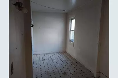 1810 Carroll Street, Saginaw, MI 48601 - Photo 10