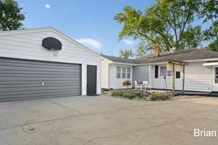 1061 Den Hertog St SW, Wyoming, MI 49509 - Photo 2