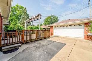 2910 Parkwood St, Trenton, MI 48183 - Photo 32