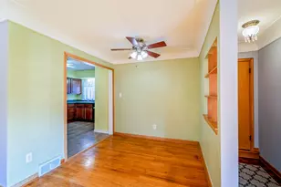 2910 Parkwood St, Trenton, MI 48183 - Photo 6