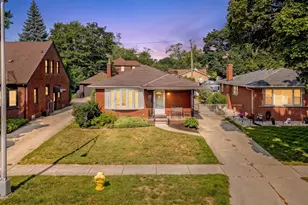 2910 Parkwood St, Trenton, MI 48183 - Photo 2