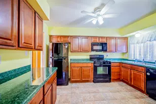 2910 Parkwood St, Trenton, MI 48183 - Photo 12