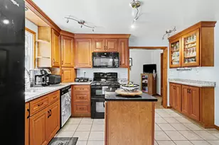 722 Golden Ave, Battle Creek, MI 49014 - Photo 8