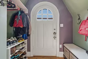 325 Hilldale Dr, Ann Arbor, MI 48105 - Photo 2