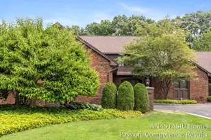 6081 N Gatehouse Dr SE, Grand Rapids, MI 49546 - Photo 2