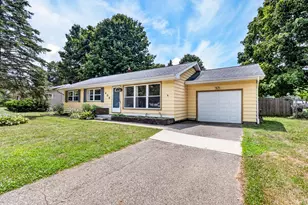 408 Upson Ln, Battle Creek, MI 49017 - Photo 2