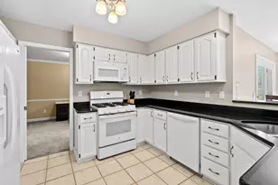 6118 Sablewood Cir, Portage, MI 49024 - Photo 8