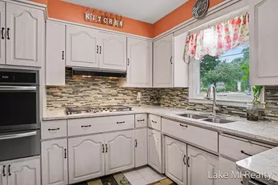 938 Calvary Avenue NW, Grand Rapids, MI 49504 - Photo 2