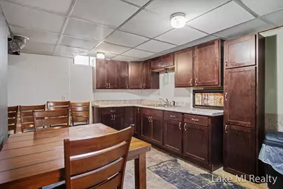 938 Calvary Avenue NW, Grand Rapids, MI 49504 - Photo 32