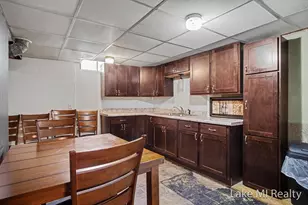 938 Calvary Ave NW, Grand Rapids, MI 49504 - Photo 32