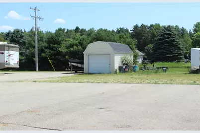 895 W Shaw Street, Howard City, MI 49329 - Photo 22