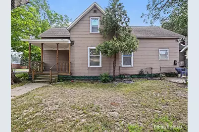 447 W Southern Avenue, Muskegon, MI 49441 - Photo 2