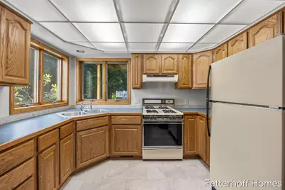 1900 Cherry Run Drive NW, Grand Rapids, MI 49504 - Photo 28