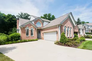 16529 Cottonwood Ct, Northville, MI 48168 - Photo 2