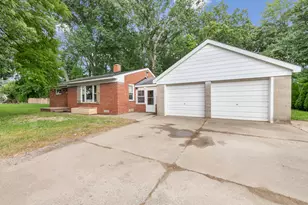 3894 Jennings Dr, Troy, MI 48083 - Photo 8