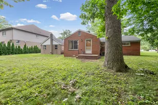 3894 Jennings Dr, Troy, MI 48083 - Photo 32