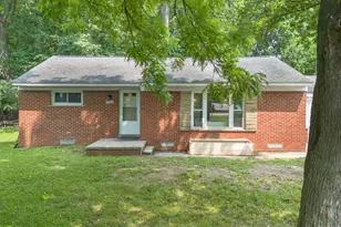 3894 Jennings Dr, Troy, MI 48083 - Photo 4