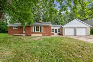 3894 Jennings Dr, Troy, MI 48083 - Photo 2