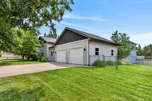 1329 Dewberry Ct NE, Grand Rapids, MI 49505 - Photo 4