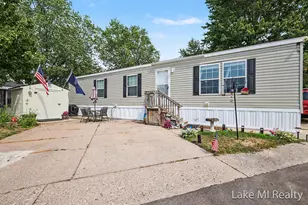 4572 Toronto Ave SW, Wyoming, MI 49519 - Photo 1