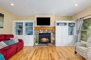 3127 Royal Hannah Dr NE, Rockford, MI 49341 - Photo 8