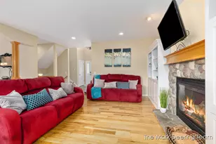 3127 Royal Hannah Dr NE, Rockford, MI 49341 - Photo 6
